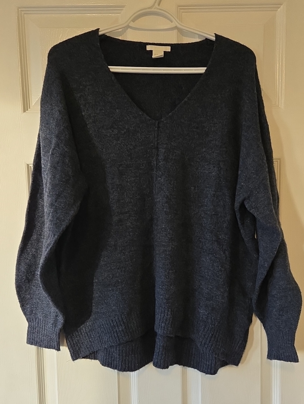 H&M Women's V-Neck Sweater in Dark Navy